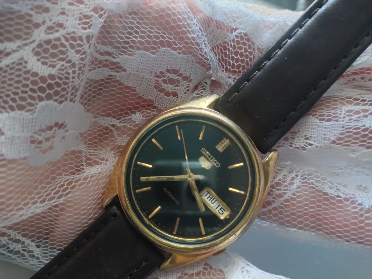 Seiko negro e dourado lindo  - Foto 2