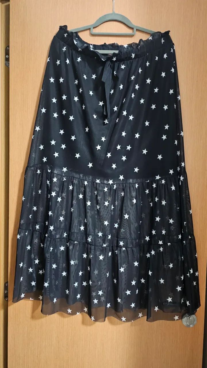 Saia tule estrelas preta