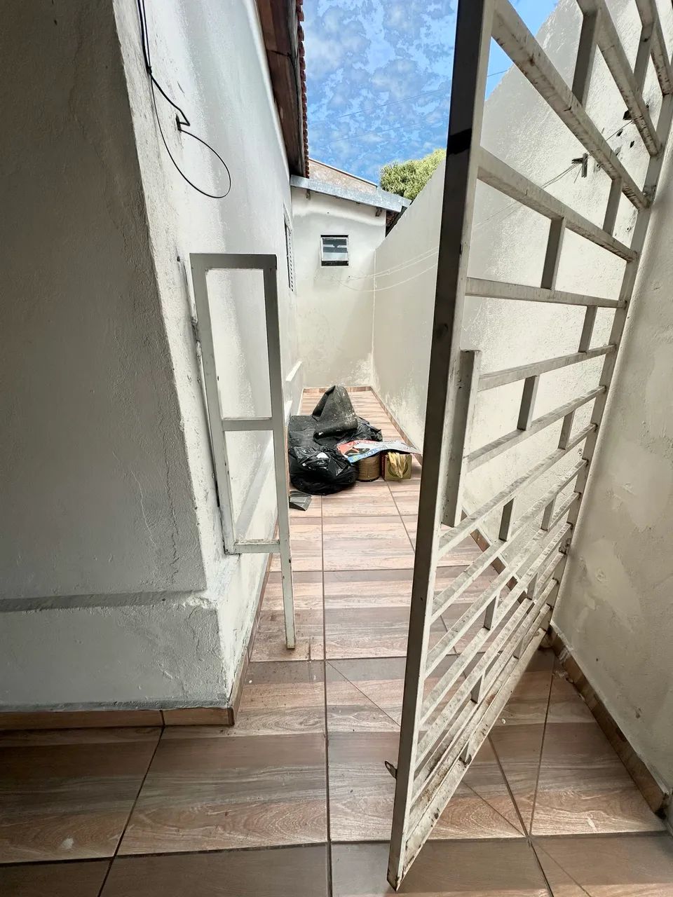 VENDE -SE CASA + PONTO COMERCIAL - Foto 2