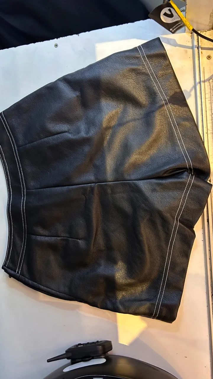 Short de couro usado apenas 1 vez