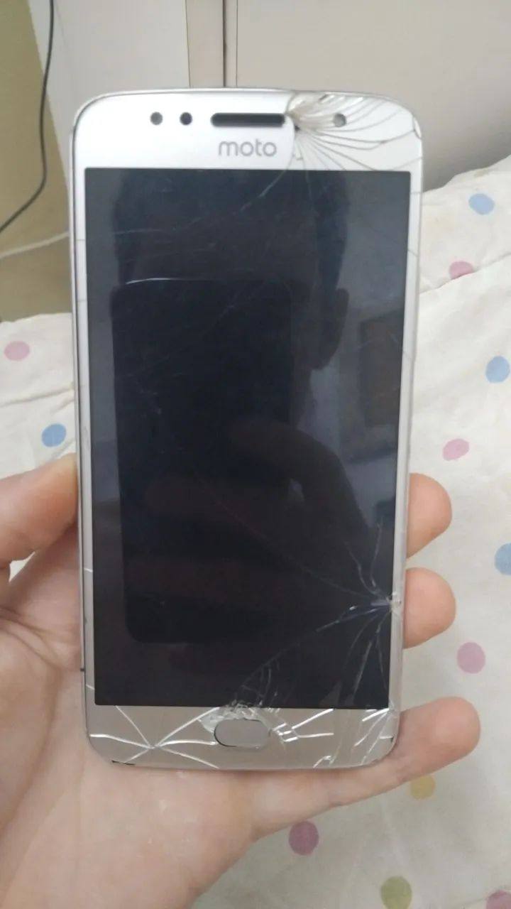 Vendo Moto G5S de 64Gb e 4 Ram 