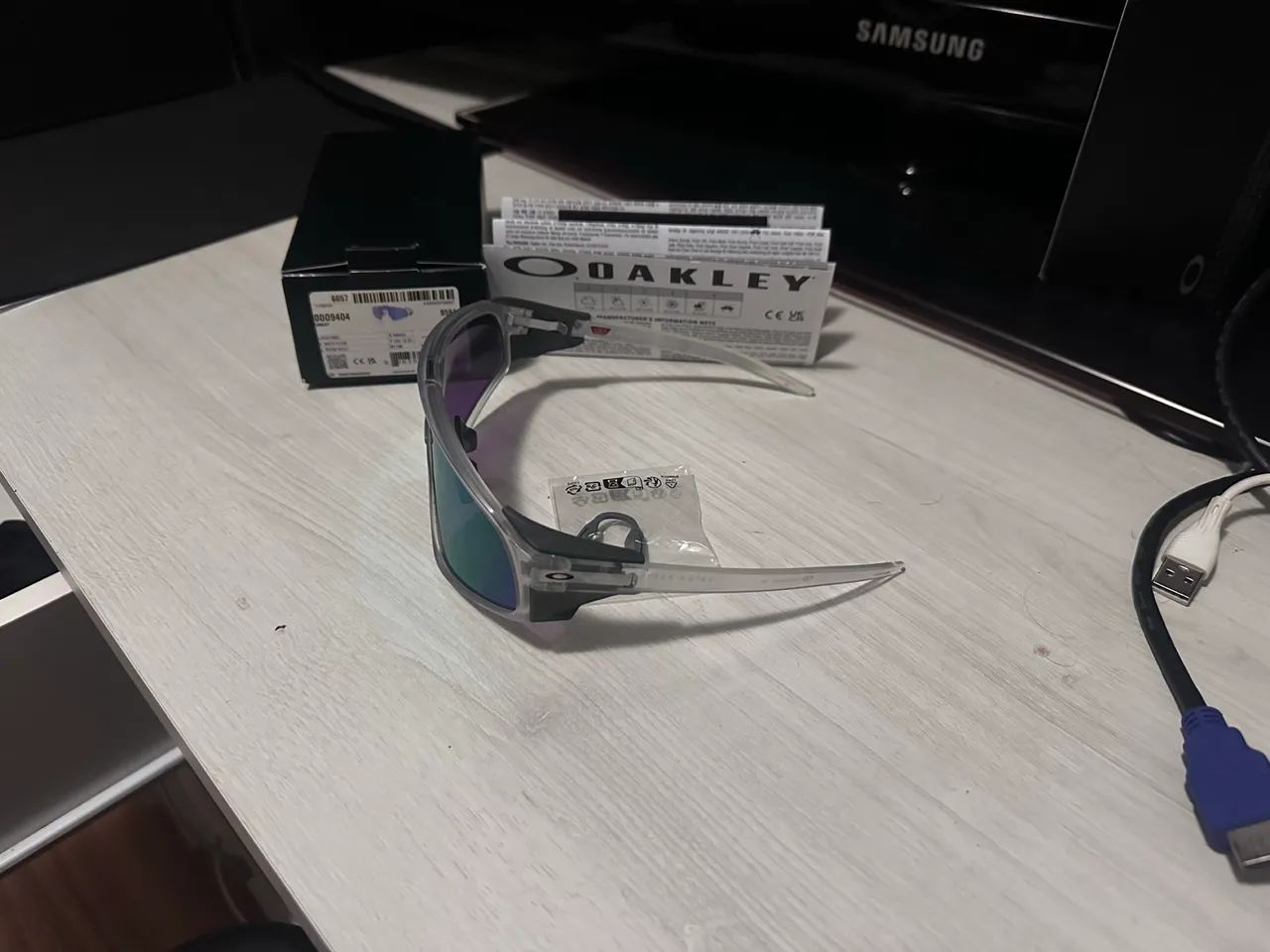 Óculos De Sol Oakley Panel Latch Prizm Violet Matte - Acessórios