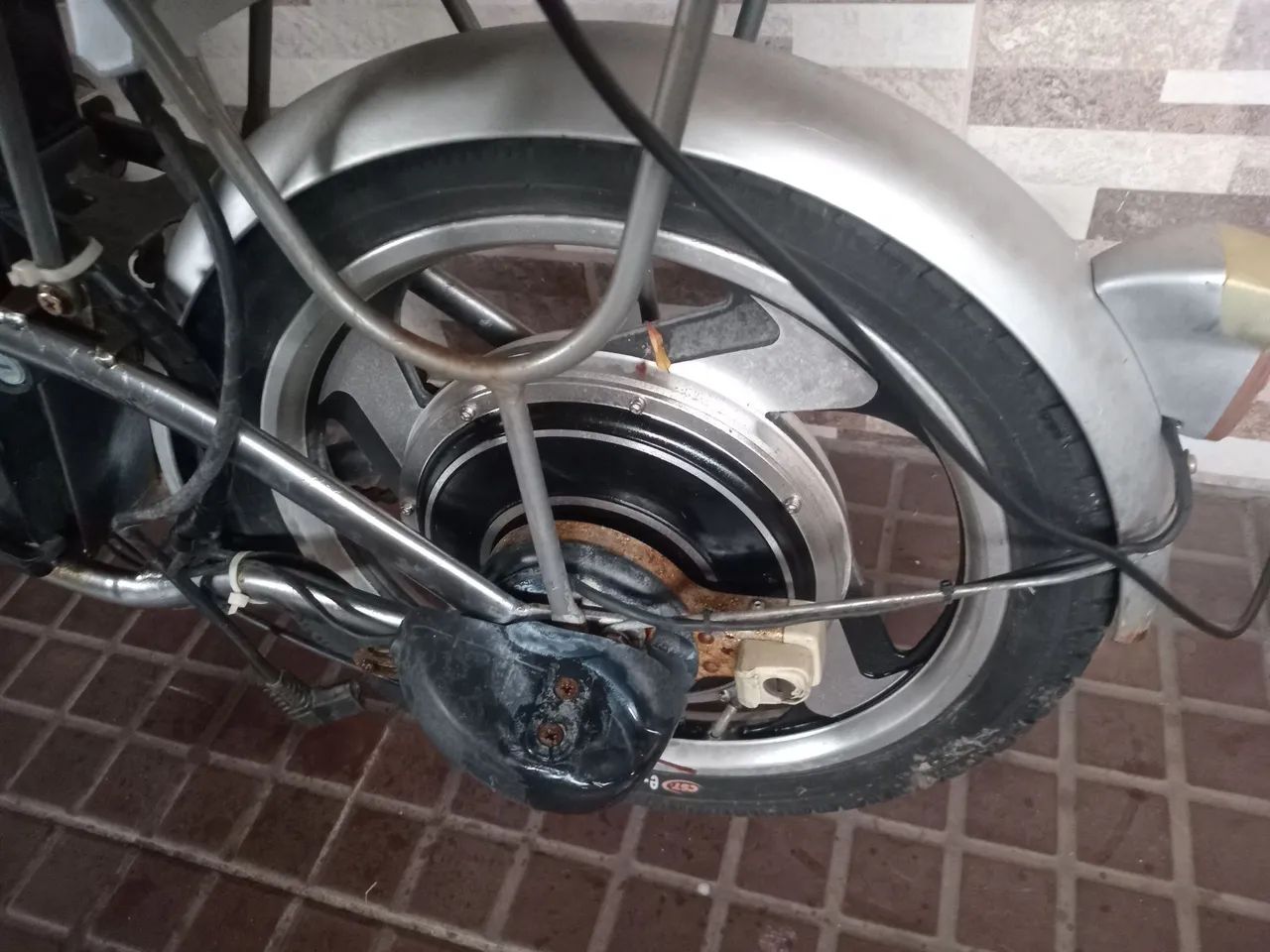 Duas bicicletas elétricas lev 