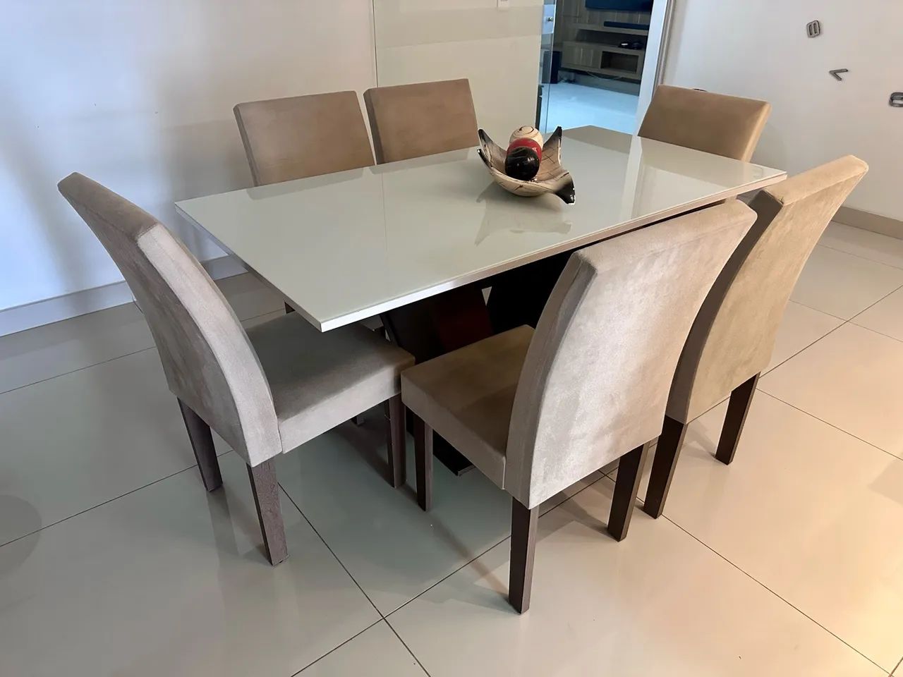 VENDO CONJUNTO DE JANTAR COM 6 CADEIRAS
