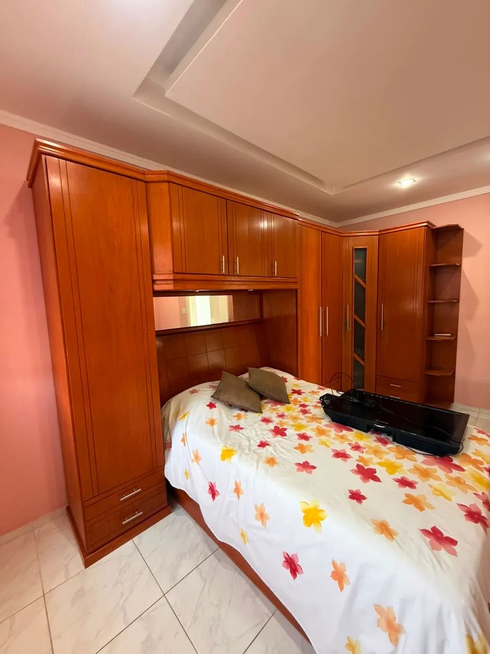 Vendo guarda roupa casal madeira 