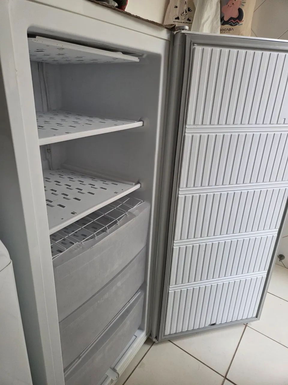 Freezer vertical Electrolux - Foto 3