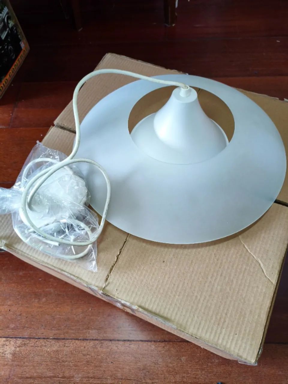 Luminária Pendente Branca Moderna - Design Elegante e Minimalista