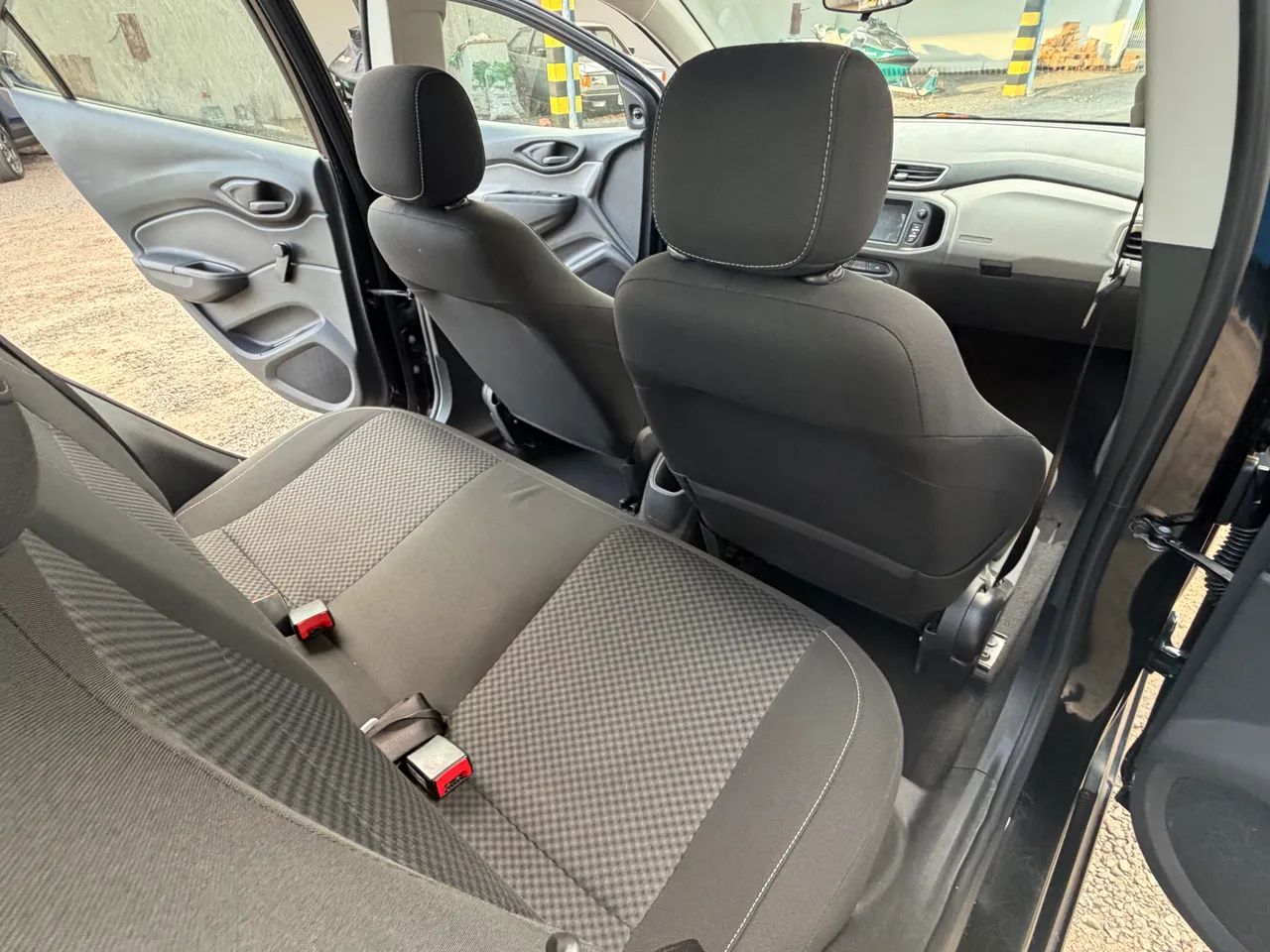 Chevrolet Onix Hatch LT 1.0 8V Flex Mec. 4P 2018 - Foto 3
