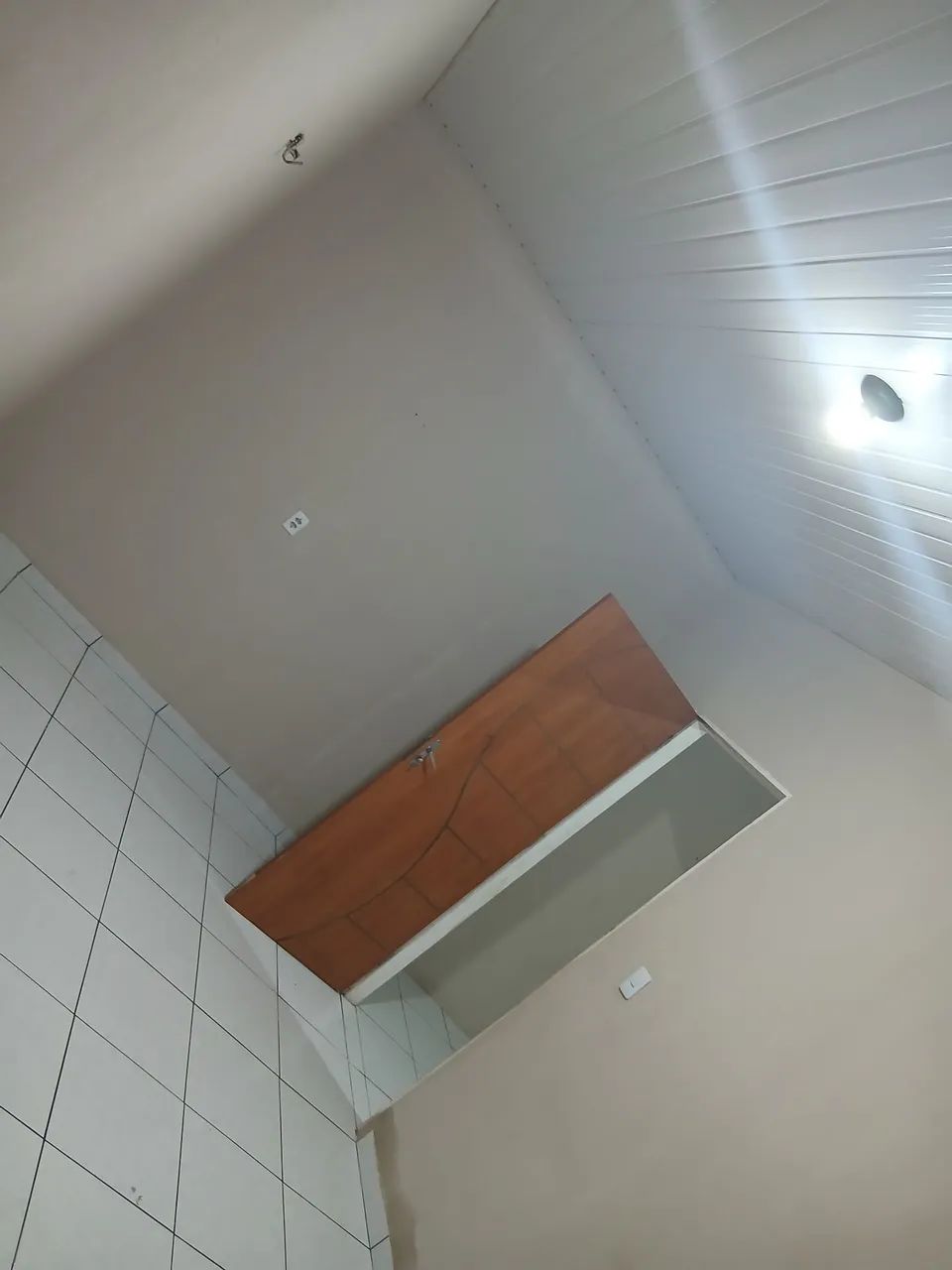 ALUGA-SE UMA Casa estilo kit net - Foto 4