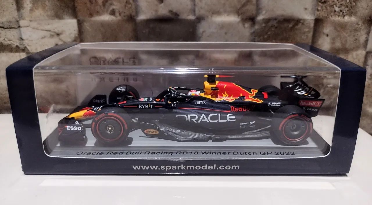 Miniatura Formula 1 Red Bull RB18 Max Verstappen Winner Dutch GP