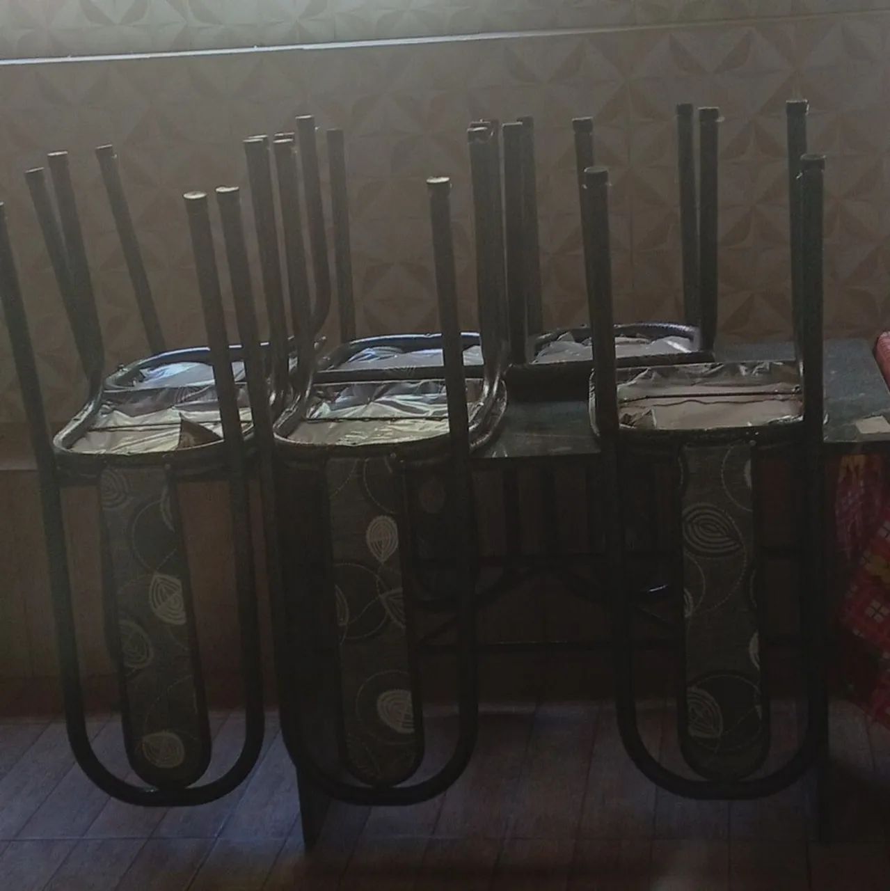 Mesa de jantar com 6 cadeiras