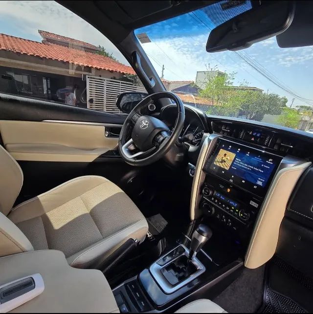 Toyota Hilux SW4 Diamond 2.8 TB 4x4 Die. Aut., foto 7 de 11