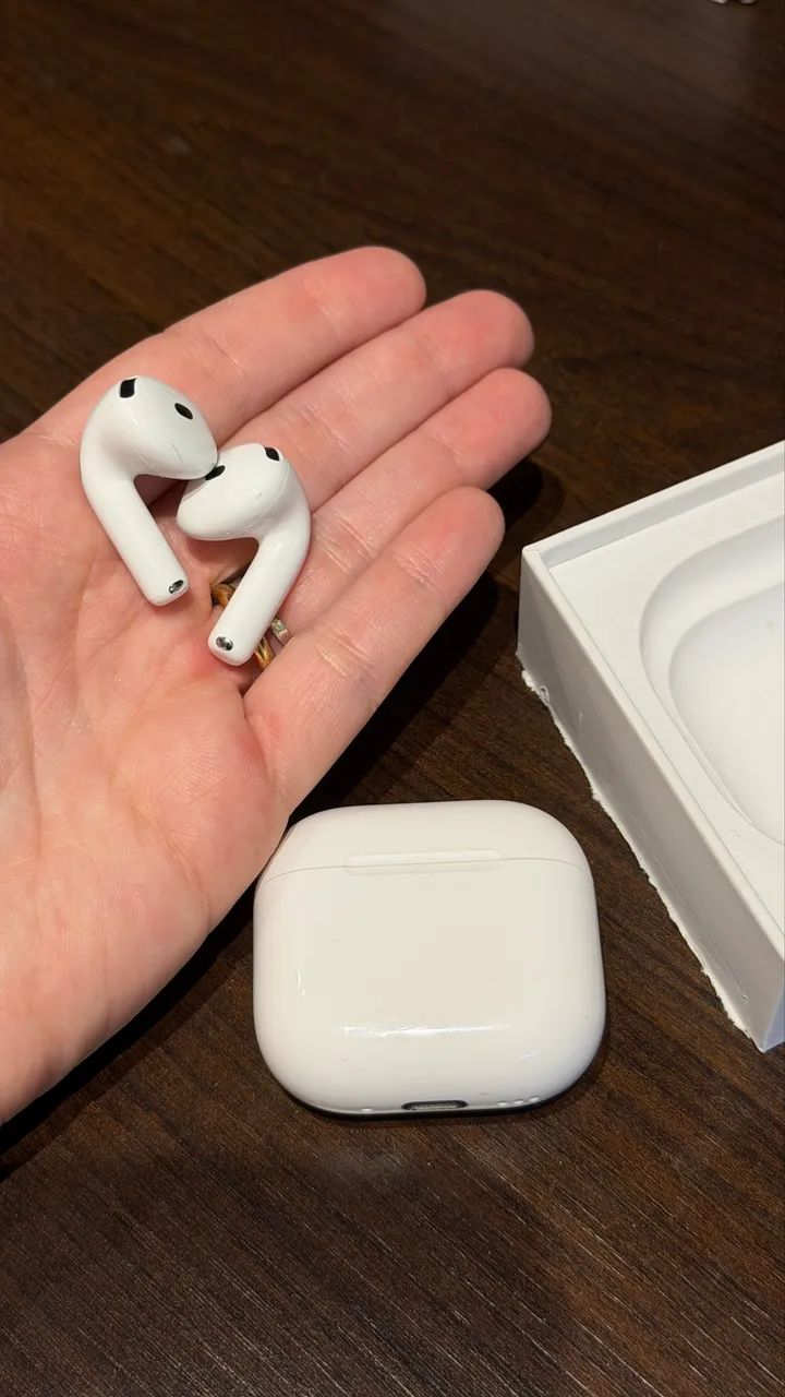 AirPods 4 sem cancelamento de ruído 