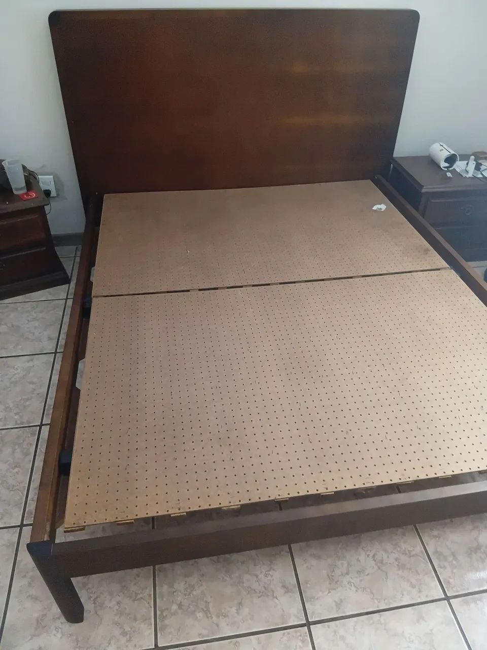 Vende se cama de madeira 