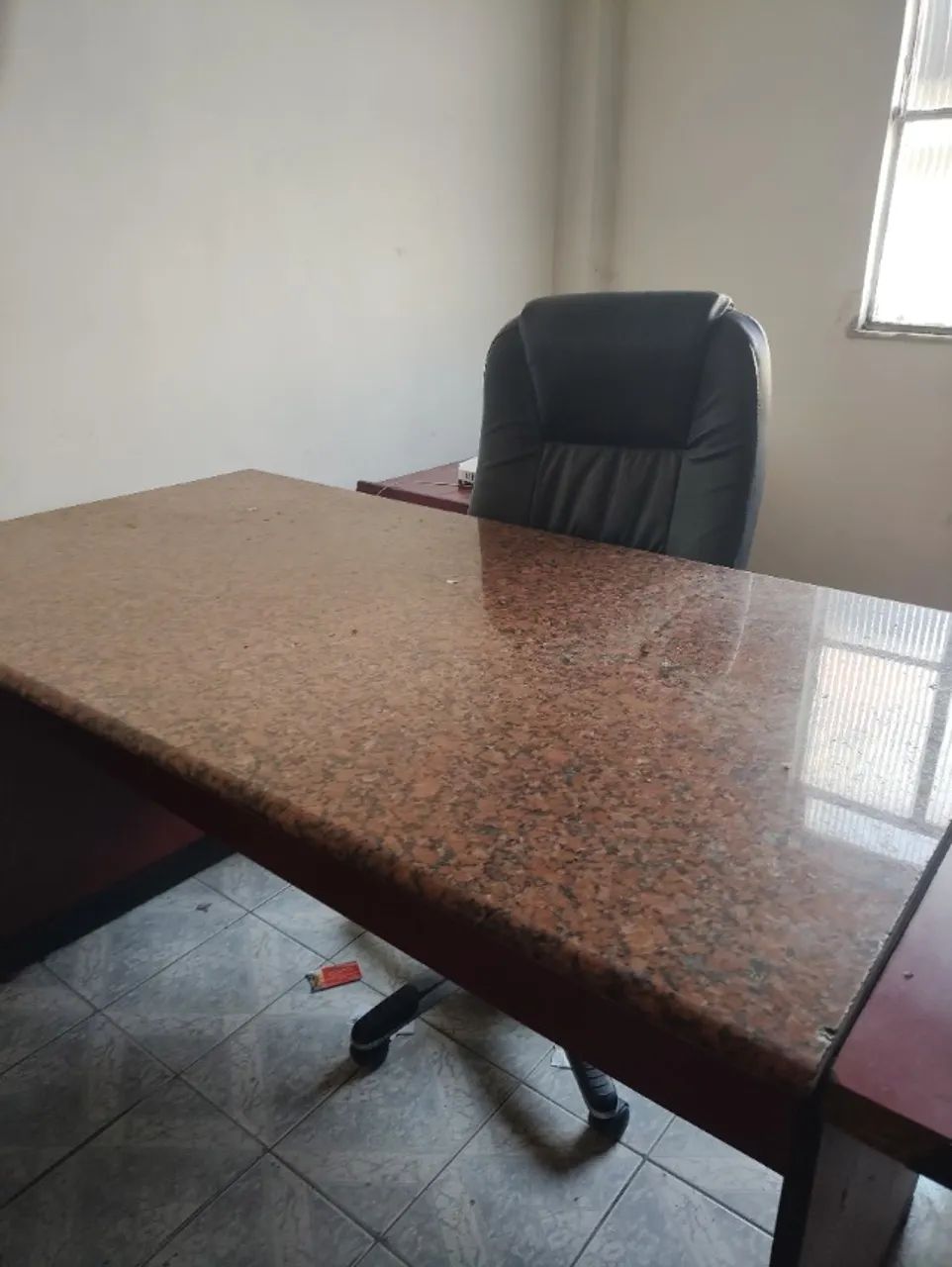 Mesa de Mármore + Cadeira de Escritório - Foto 3