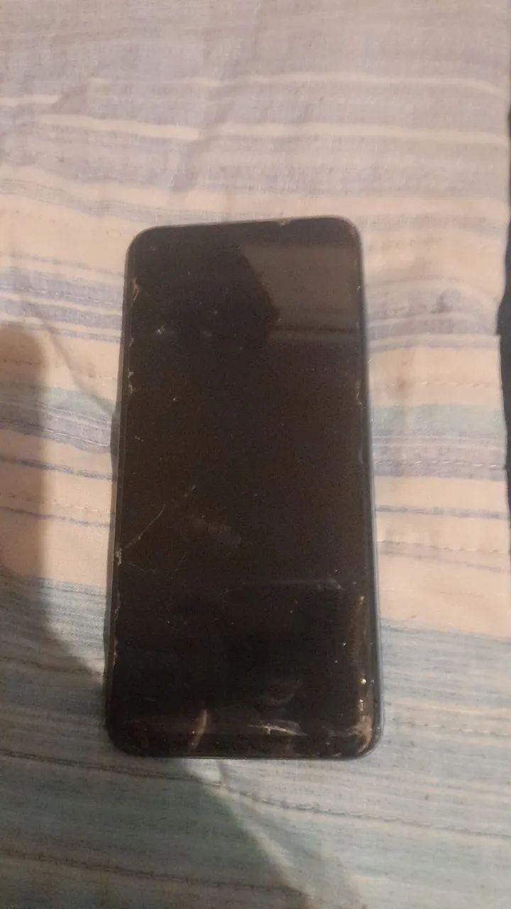 Samsung Galaxy A11 funcionando - tela quebrada - Foto 2