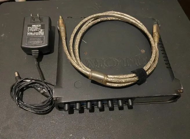 Interface de Áudio MOTU Audio Express 6x6 (FireWire/USB)