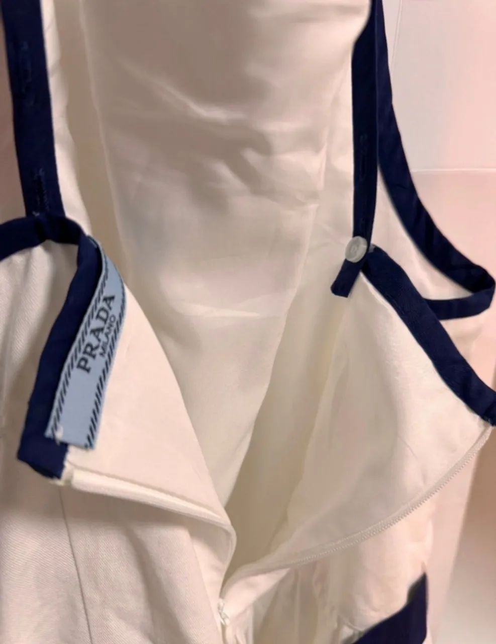 vestido prada branco com faixas azul - Foto 2
