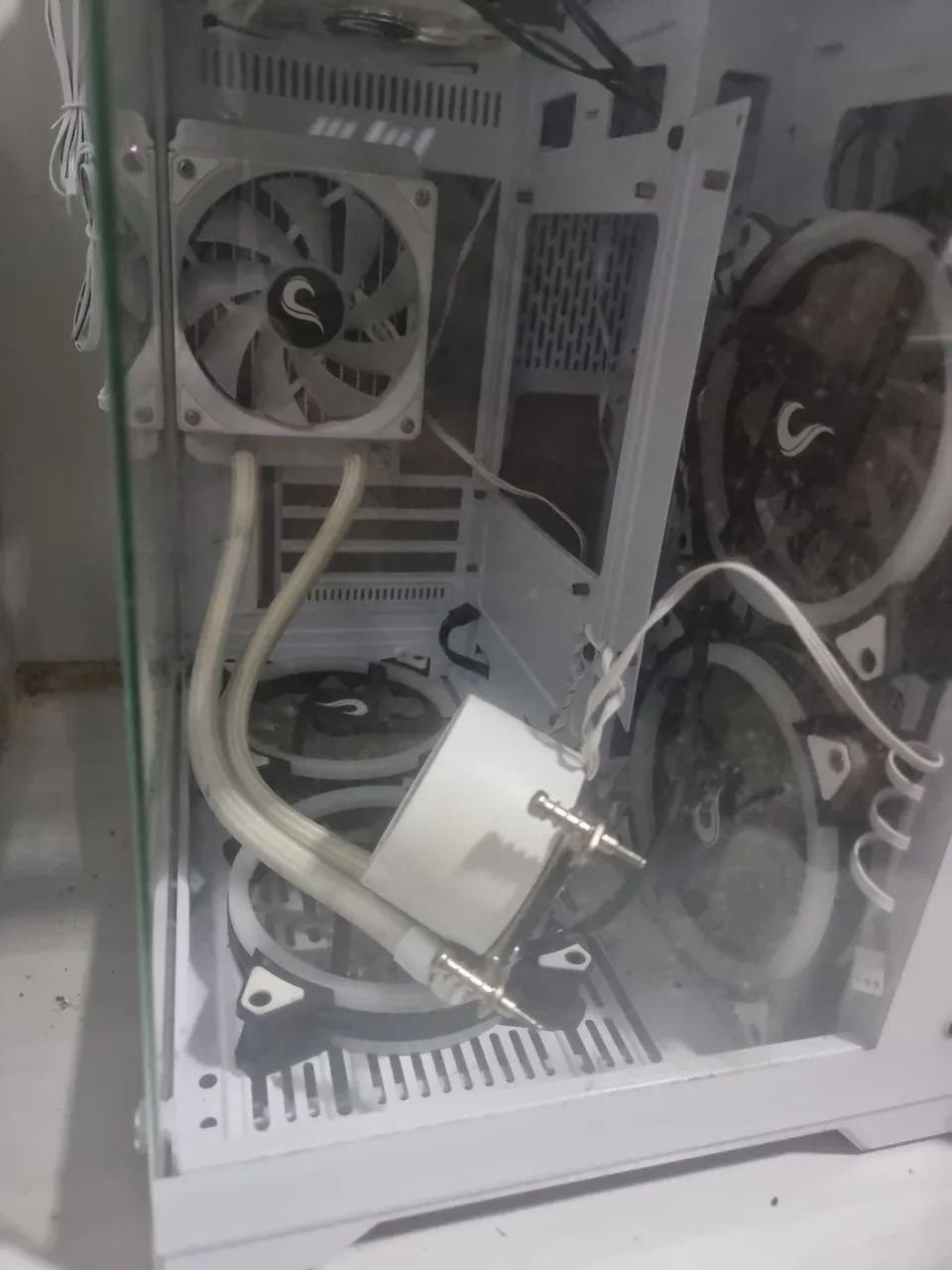 Vendo gabinete com watercooler e fans
