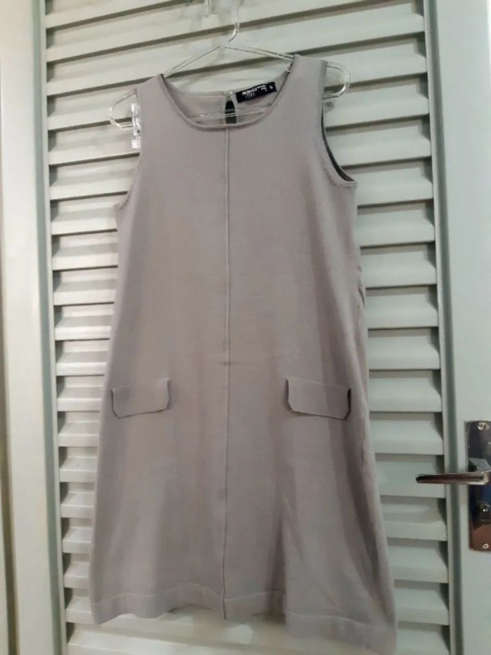 vestido cinza em malha marisa