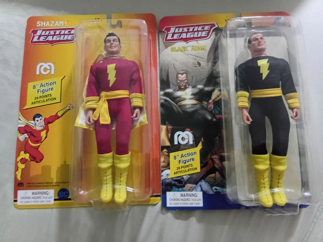 Figuras Shazam e Adão Negro Mego
