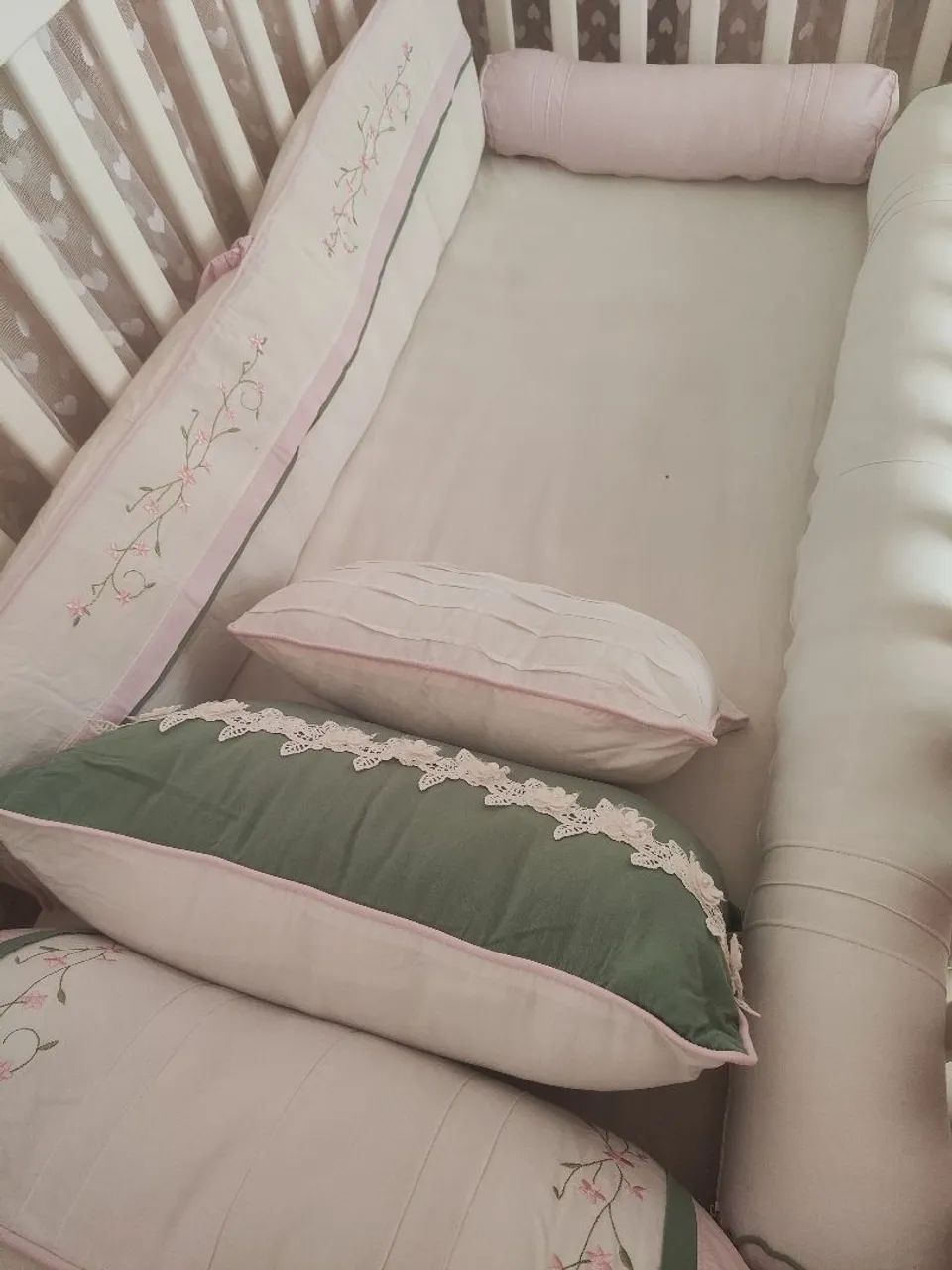 Kit berço bordado rosa com verde - Foto 4