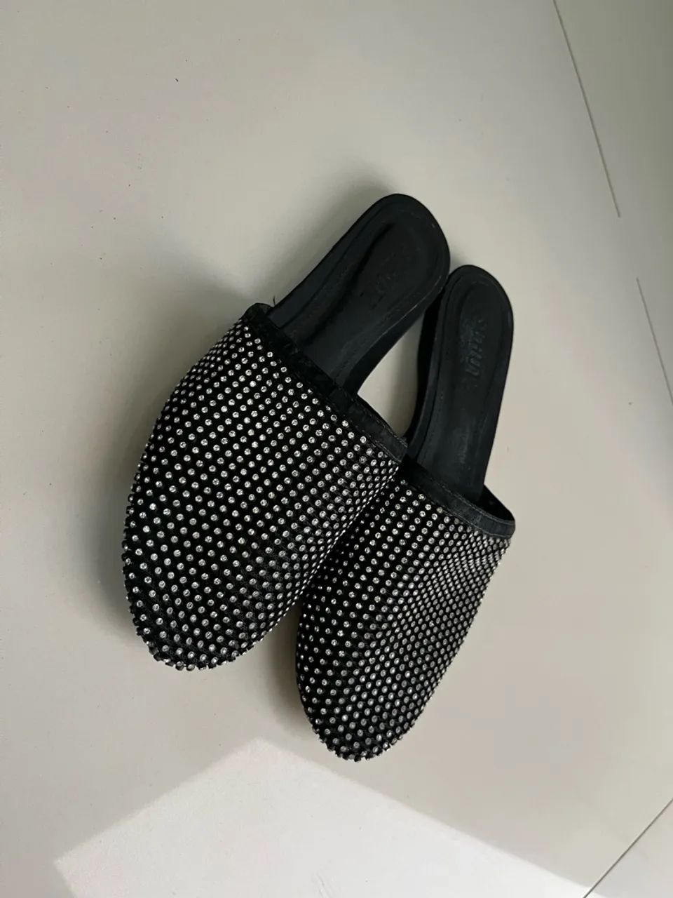 Mule Flat Schutz Preto Original com Brilhos/Strass - Bico Fino - Foto 2