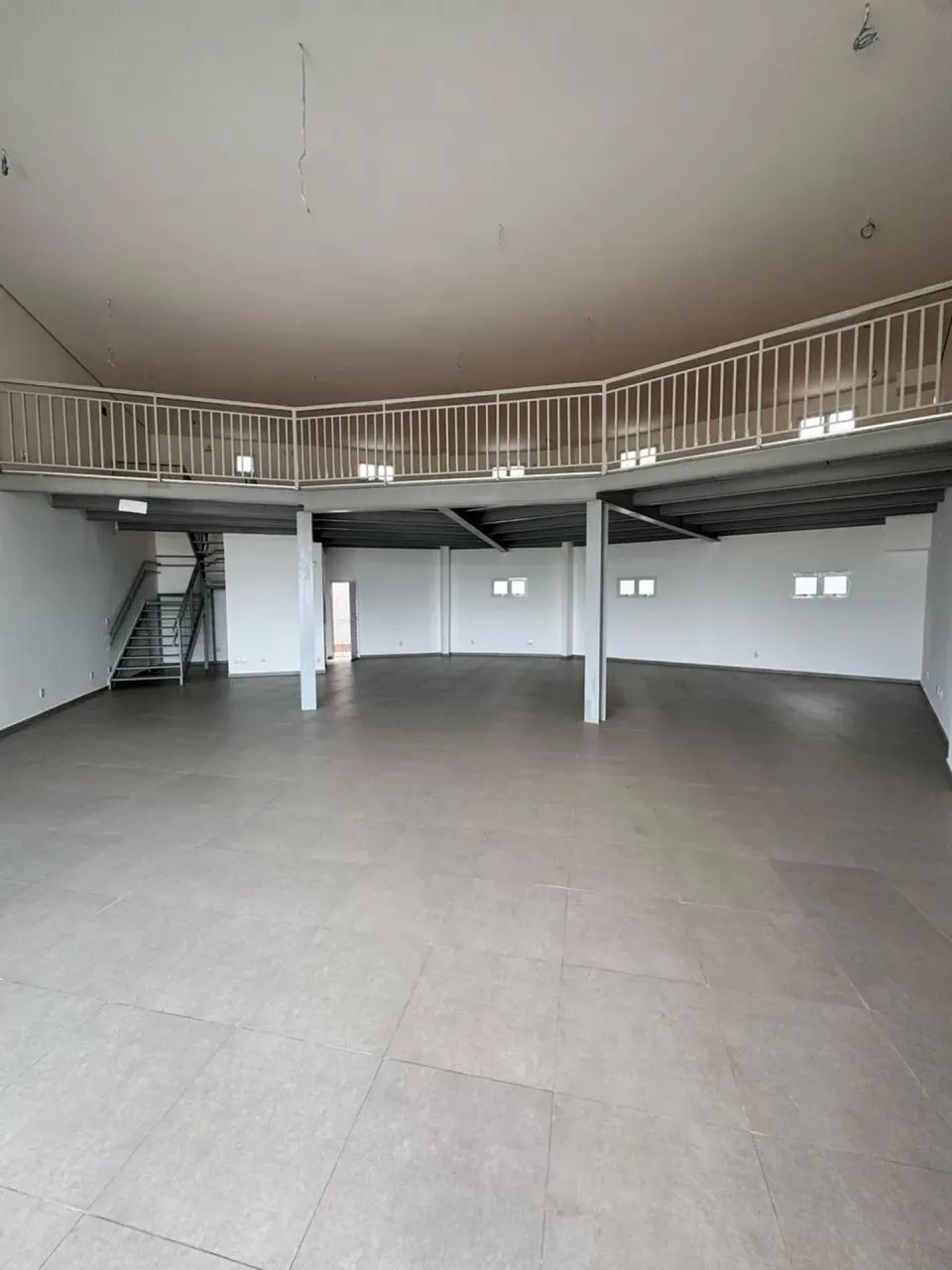 SALA COMERCIAL / LOJA C/ MEZANINO, 240 m2, CENTRO C. ITÁLIA, PROX COMPER JD ITÁLIA, PRÉDIO - Foto 4