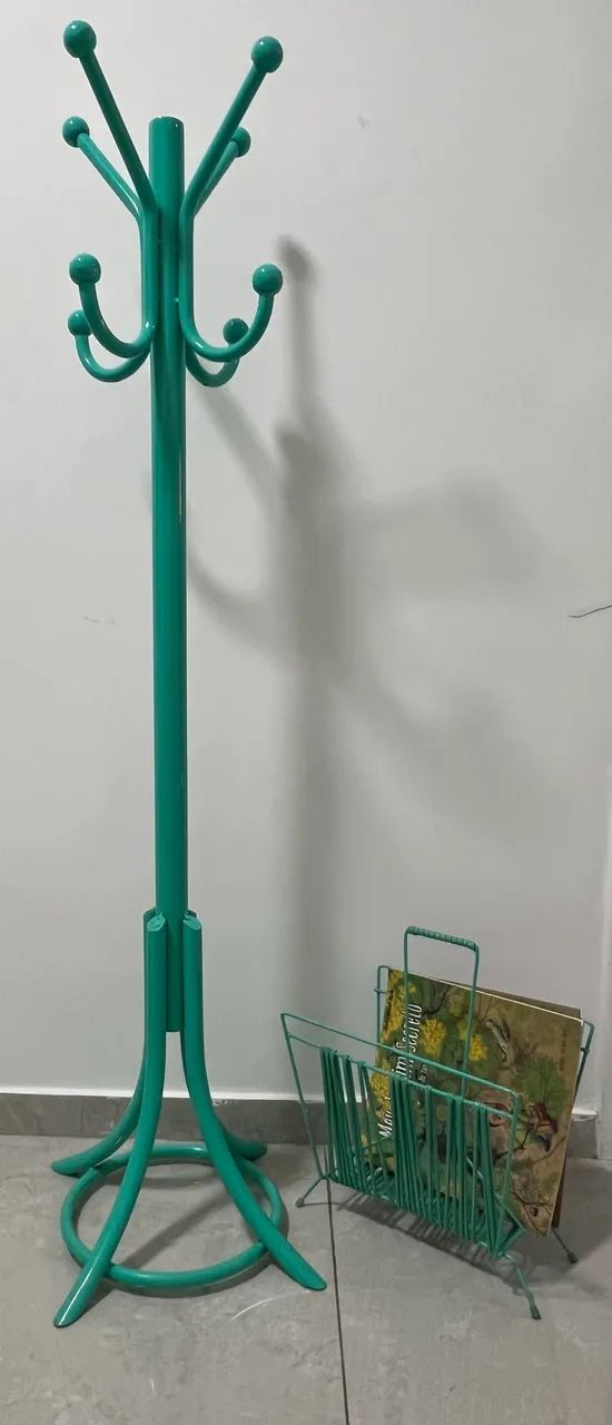 Cabide e porta revista
