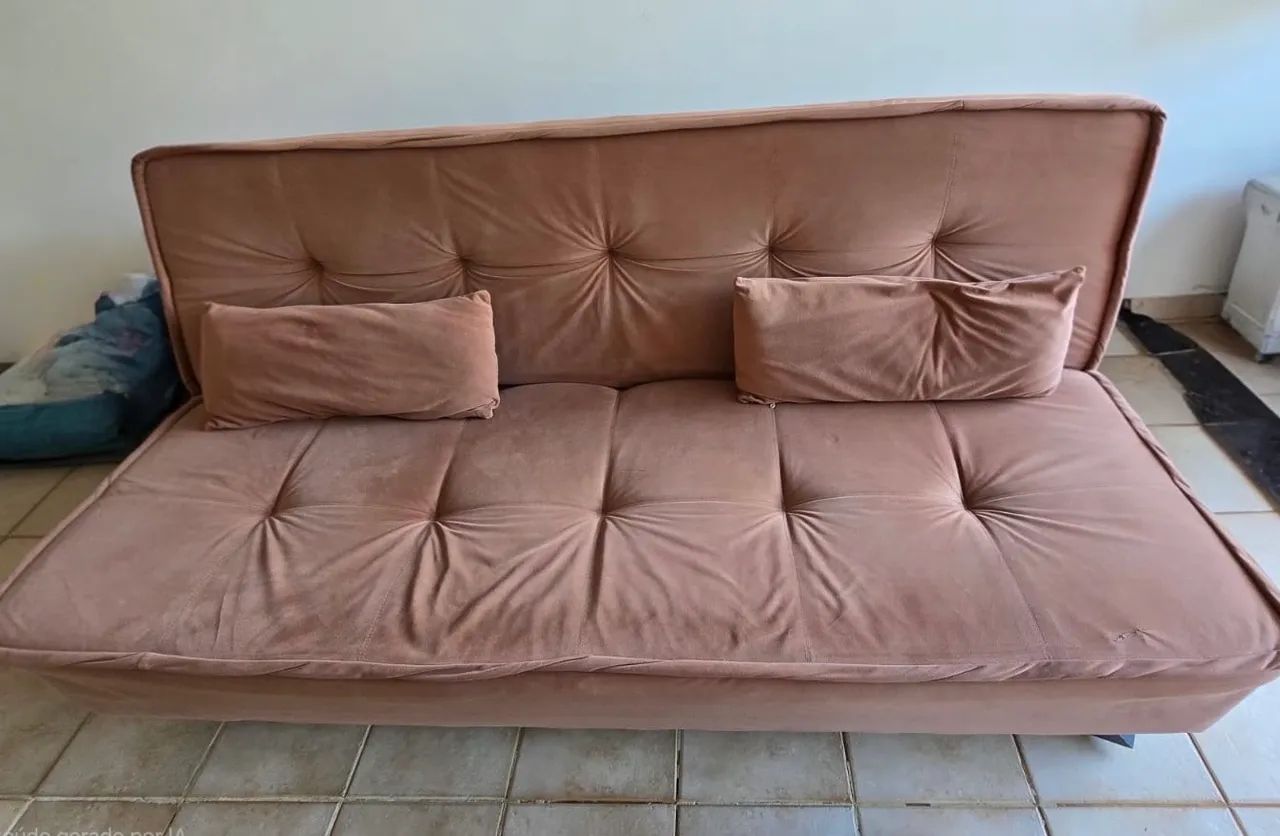 Sofá-cama retrátil 3 lugares em suede - Usado