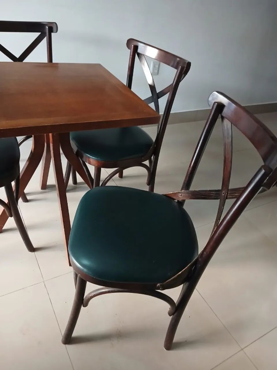 jogo de mesa de madeira com cadeiras  - Foto 3