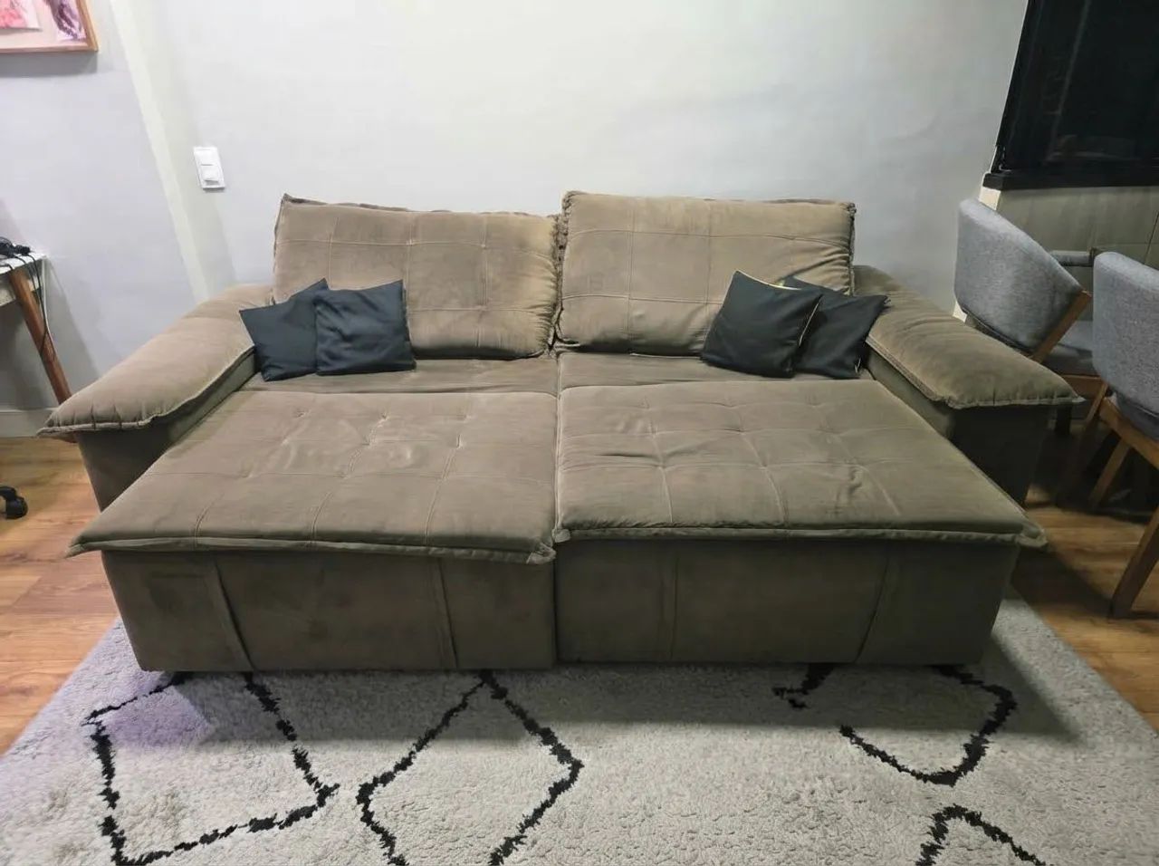 Sofá Retrátil e Reclinável 2,50m Veludo / Pillow Top - Impecável - Foto 5