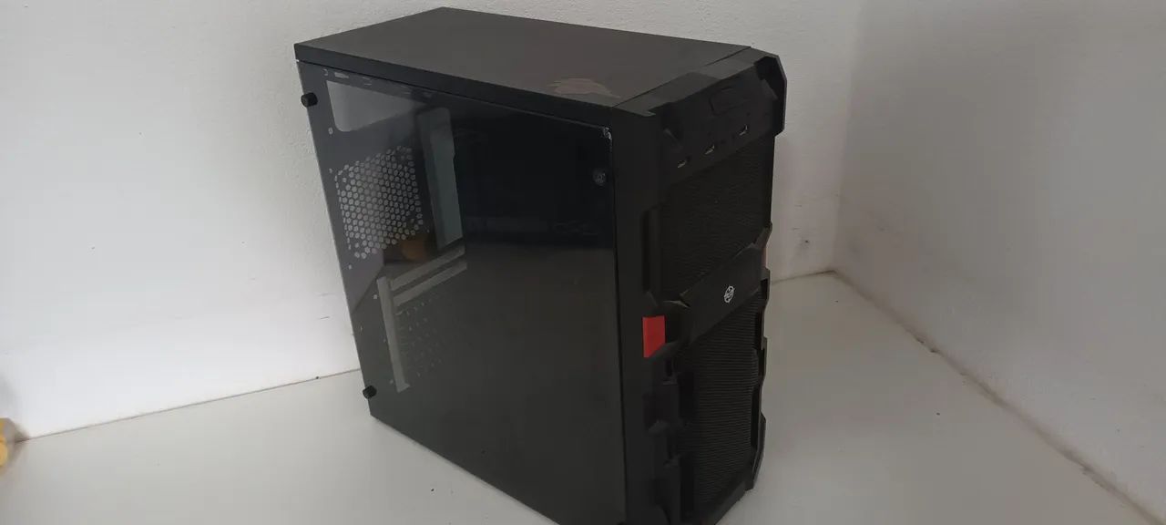 Gabinete mid tower