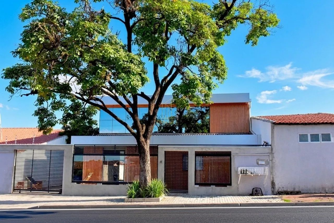 Sobrado Comercial de Alto Padrão ? CPA II