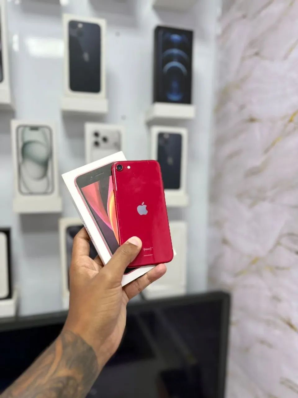 IPHONE SE 64GB RED<br>R$ 499,00 - Foto 3