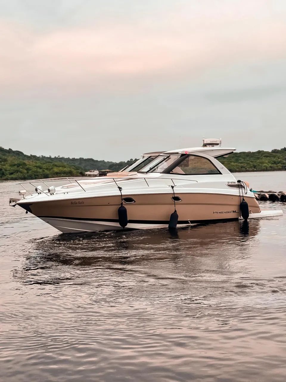 Lancha Regal 35 Sport Coupé 