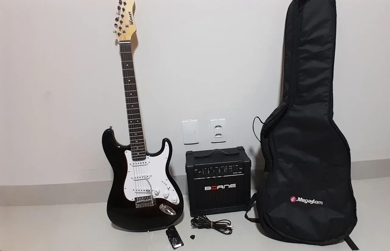 Guitarra Stratocaster Bem Cuidada