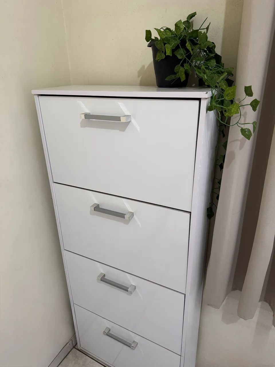 Sapateira Semi Nova
