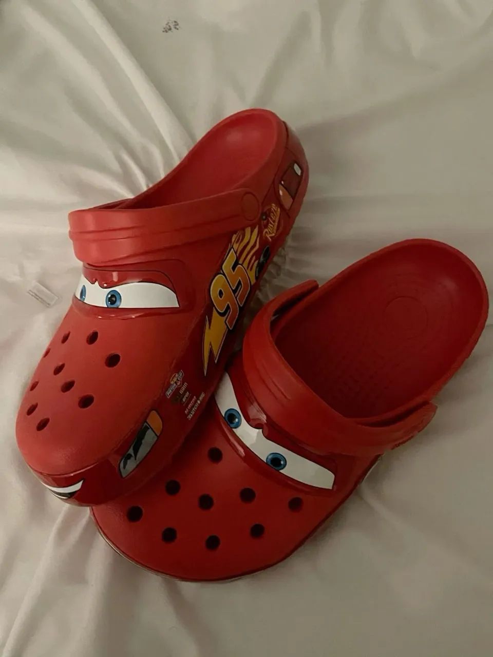 crocs mcqueen nova - Foto 2