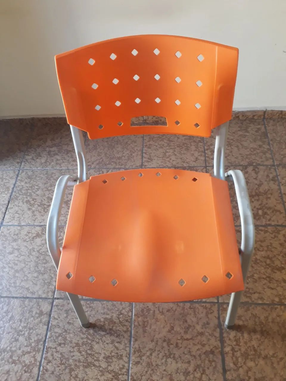 Vendo cadeiras de polietineno