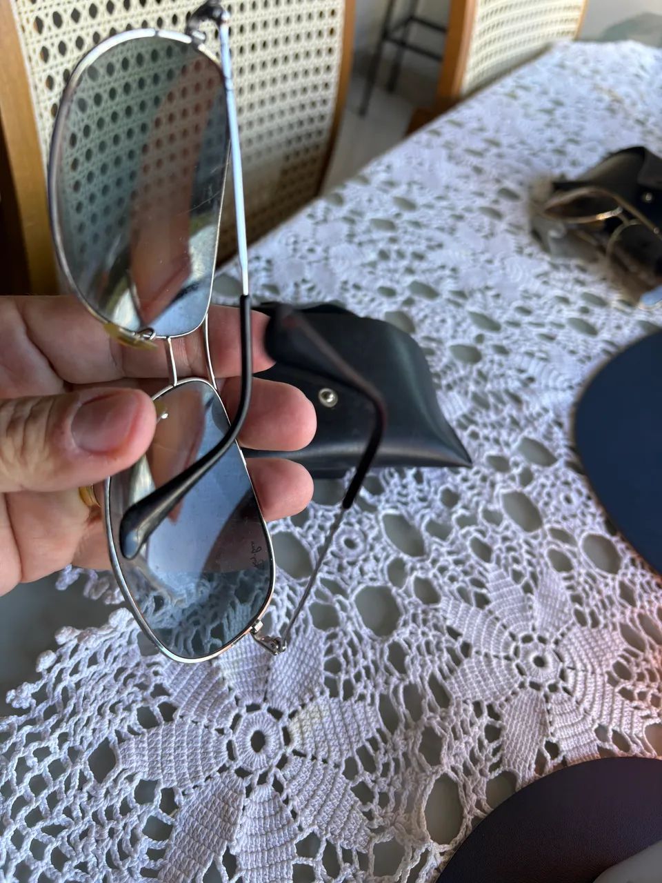 Óculos de Sol Estilo Aviador com Case  Preço: R$ 89,99