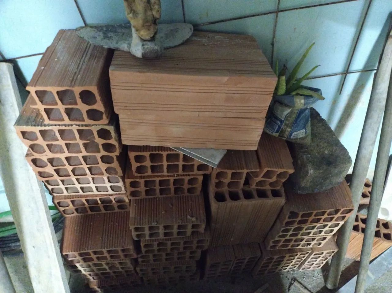 Construction Surplus453011288265205761