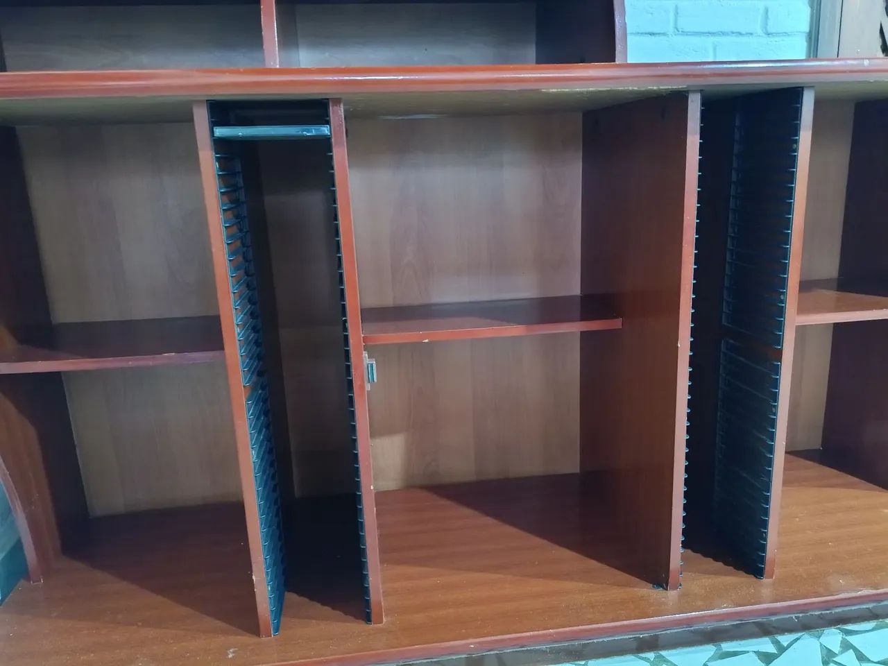 Rack TV com porta-cds Madeira maciça  - Foto 4