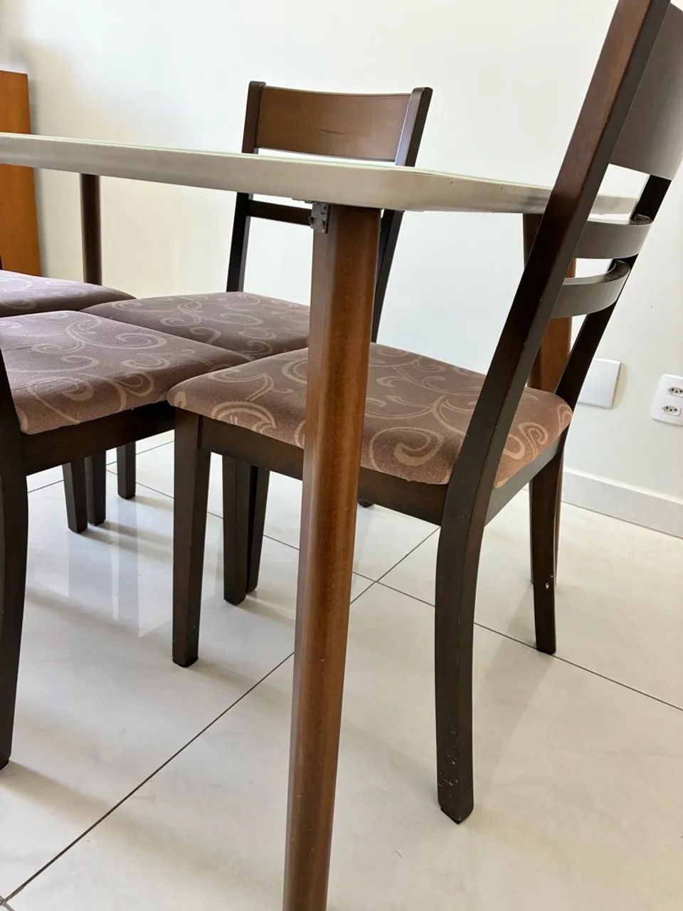 Mesa + 4 cadeiras  - Foto 3