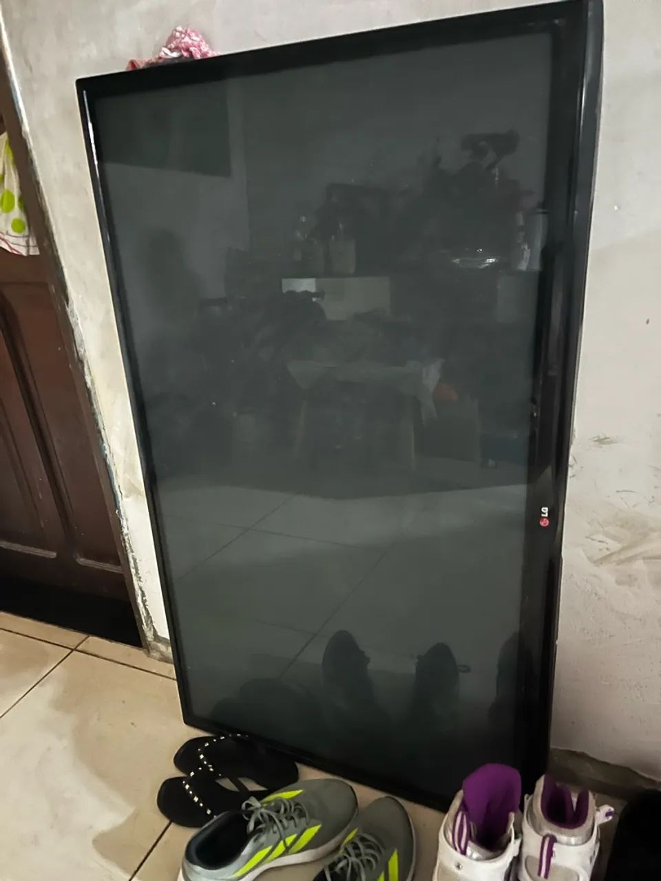 televisão LG quebrada (pode usar para tirar peças ou consertar)