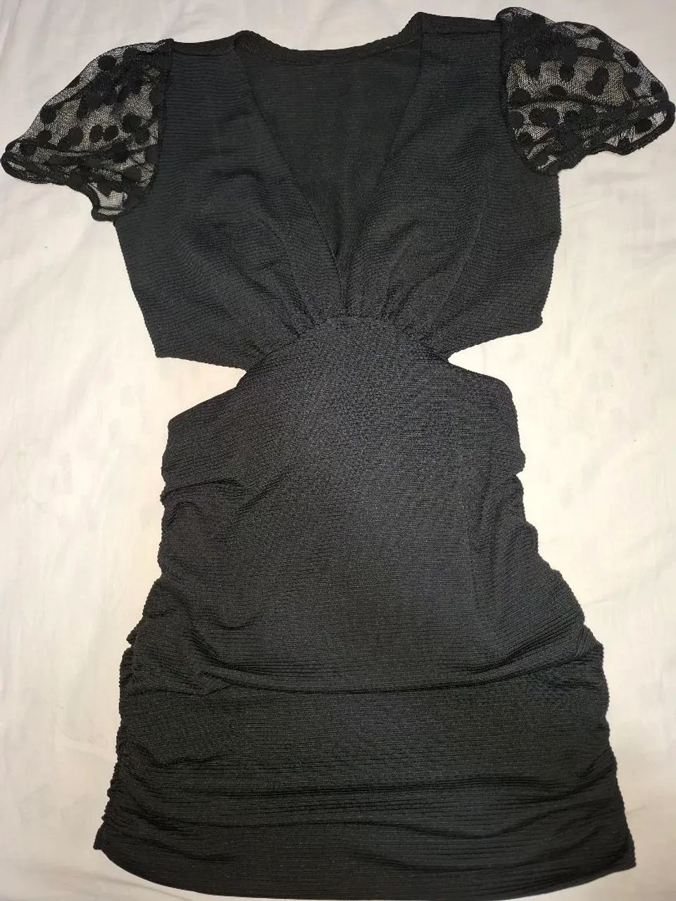 Vestido preto decotado 