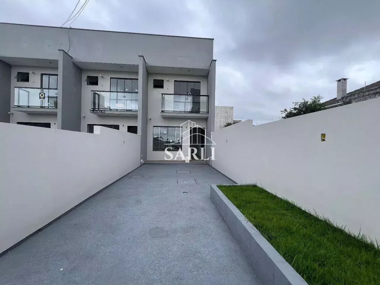 Sobrado com 81 metros com 2 quartos em Areias - São José - SC