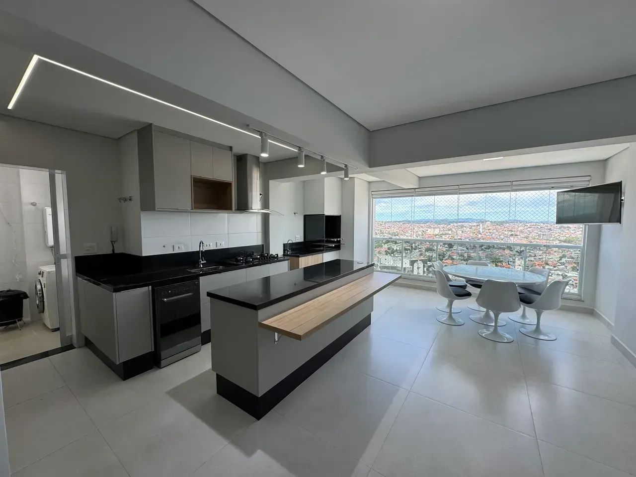 Duplex para aluguel possui 173 metros quadrados com 4 quartos