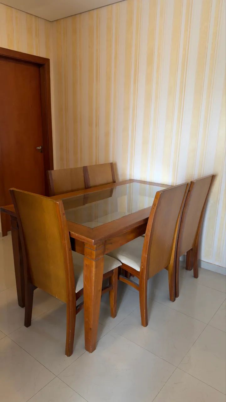 Jogo de mesa de jantar 6 cadeiras 