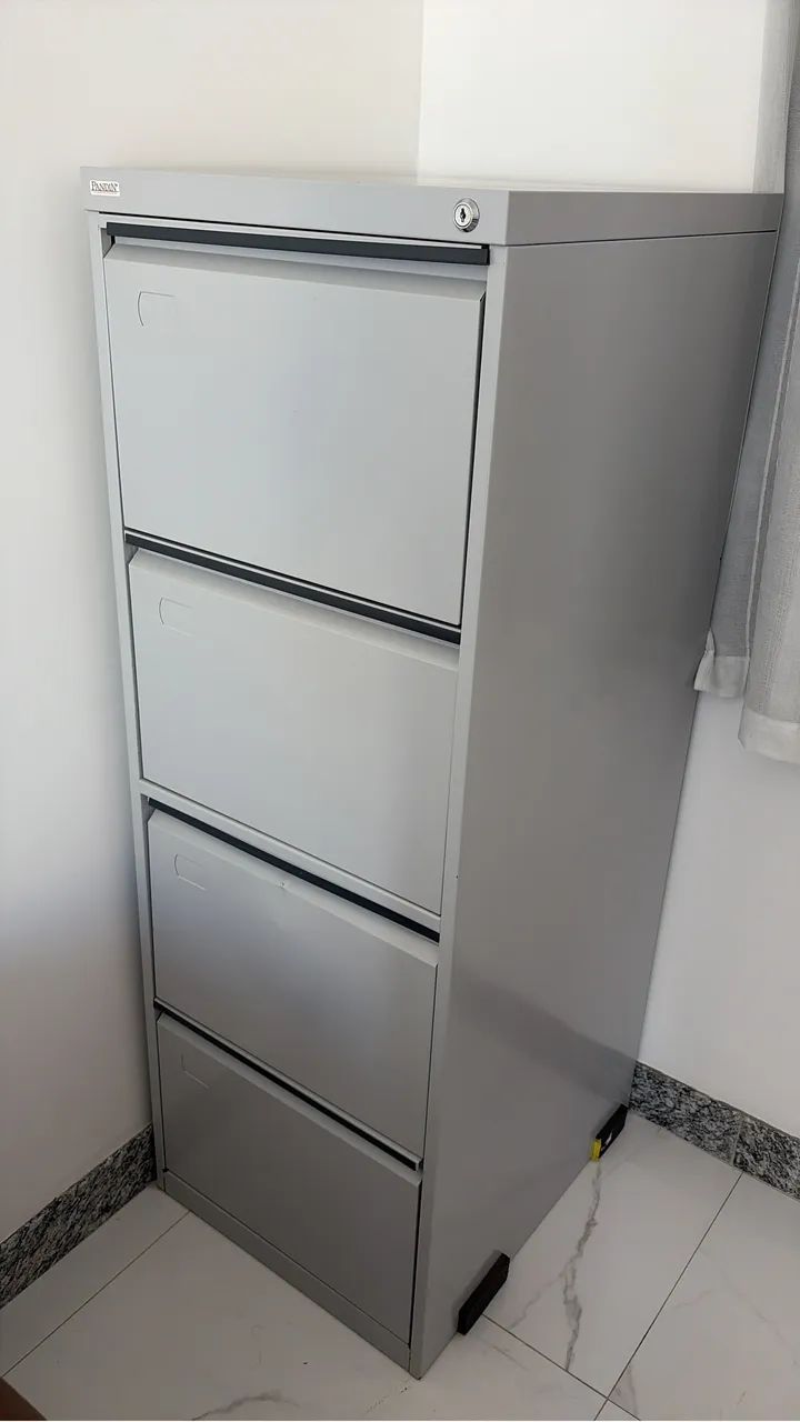 Vende se armário com 04 gavetas  - Foto 2